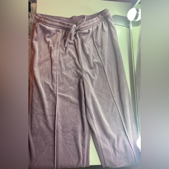 never worn! size medium! - Picture 2 of 2